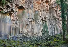 Coladas de lava-Sant Joan les Fonts-Garrotxa. Imatge de Wikimedia Commons d'Alberto Gonzalez Rovira